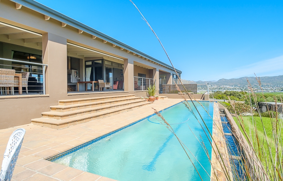 5 Bedroom Property for Sale in Crofters Valley Western Cape